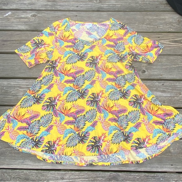 Lularoe Perfect Tee blouse yellow tropical pineapple palm fronds size Medium - Picture 2 of 9